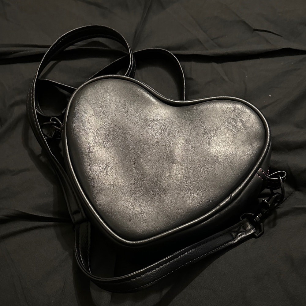 Heart-Shaped Crossbody Bag in Black leather and Red Glitter - Picture 2 of 3